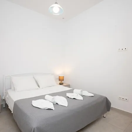 Spilia & Mykonos 아파트호텔 애그라리